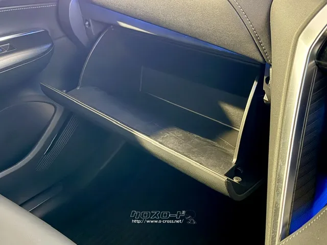 グローブボックス トヨタ ハリアー