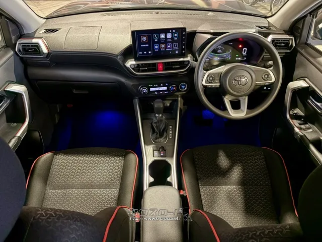 インテリアは、運転席からの視界の良さに配慮したインストルメントパネル トヨタ ライズ