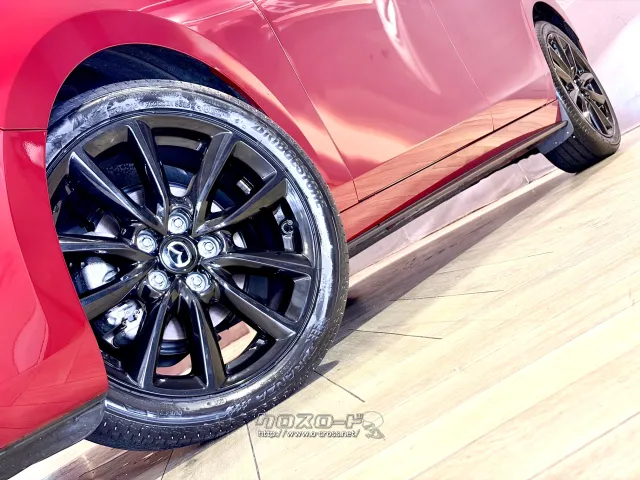 215/45R18最小回転半径5.3m マツダ MAZDA3ファストバック