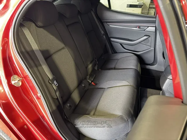 ドライバーへ注意喚起する「リアシートアラート」を採用 マツダ MAZDA3ファストバック