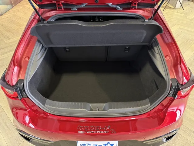 日常的な買い物なら必要十分なラゲッジスペースです。 マツダ MAZDA3ファストバック