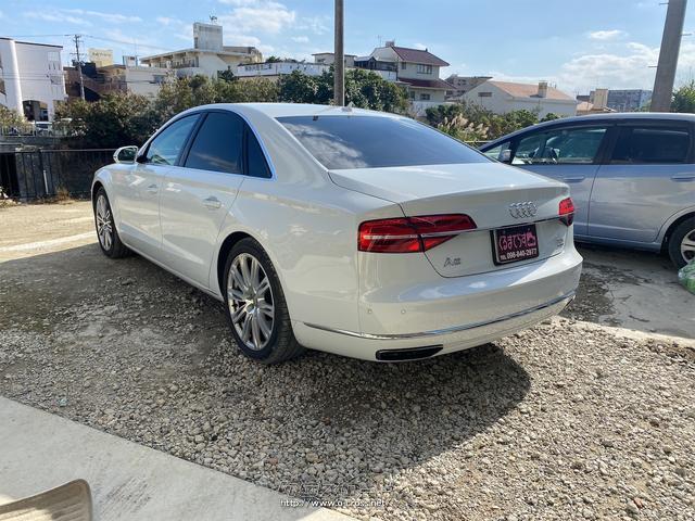 アウディ A8