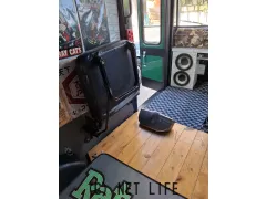 ダイハツ ミラウォークスルーバン