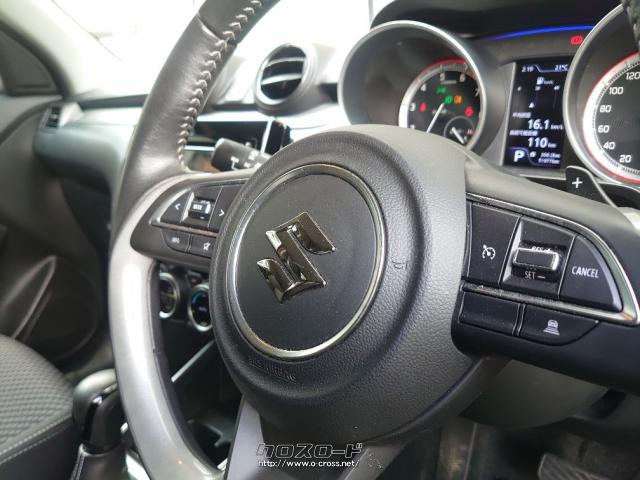 クルーズコントロール&ステアリングスイッチ付き革巻きステアリング。パドルシフトが付いているので、MT気分も味わえます。 スズキ スイフト