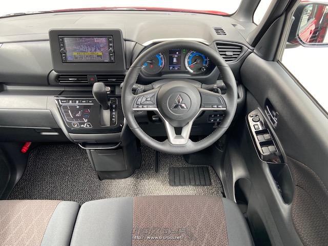 アクセルペダルの踏み加減を表示する「エコペダルガイド」や、駐車時の前進/後退を繰り返す際にタイヤの向きや角度を表示する「タイヤアングルガイド」など、多様な情報をカラフルに表示 三菱 eKクロススペース