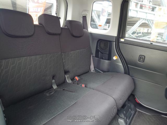 広々とした後部座席。ゆっくり掛けれます。 トヨタ タンク