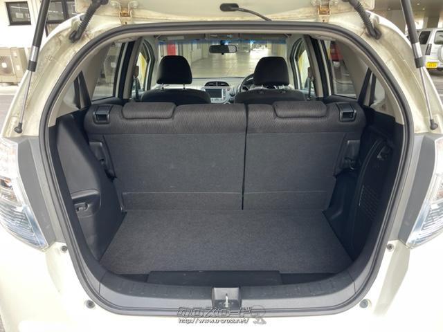 室内長×室内幅×室内高1825×1415×1290mm車両重量1130kg ホンダ フィットハイブリッド
