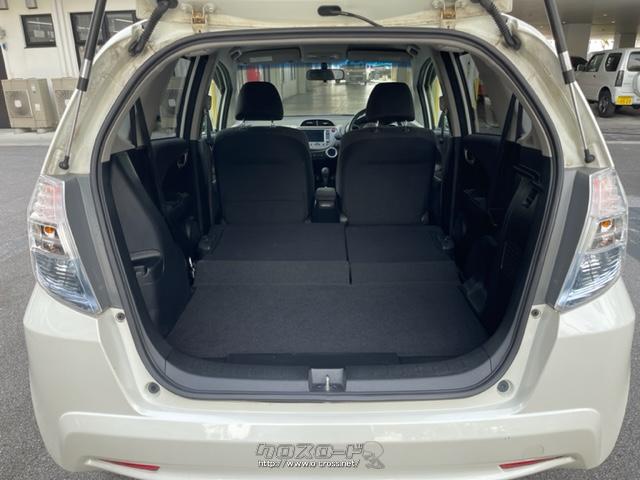 セカンドシートを倒せば多くの荷物を載せることも可能。 ホンダ フィットハイブリッド
