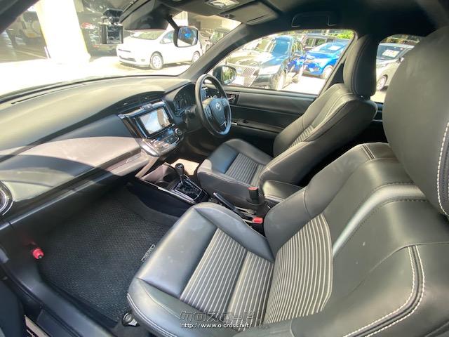 インテリアは、助手席側インストルメントパネルにメッキ加飾を施し、質感を向上 トヨタ カローラフィールダー