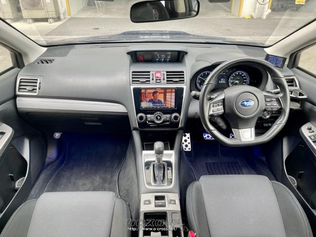 インテリアは、質感の高さに徹底的にこだわり、艶のあるピアノブラック調パネルを中心に、金属調アクセントやメッキパーツを要所に採用 スバル レヴォーグ