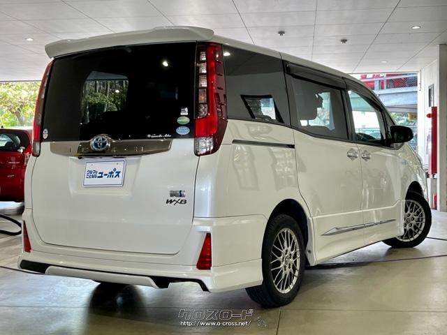 トヨタミディアムクラスのミニバン、「ノア」(NOAH:カローラ店) トヨタ ノア