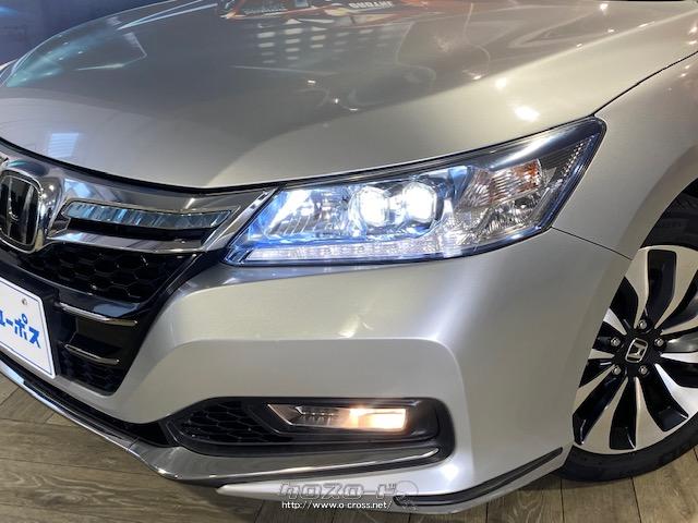 スタイリングは、ボディの前後を絞り、中央を張り出させたバレルシェイプ(樽型)のボディ ホンダ アコードハイブリッド