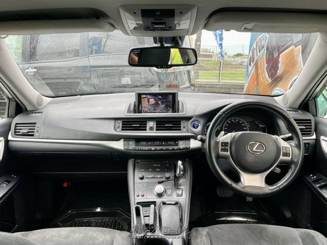 内装はシンプルな黒を基調としており、飽きの来ないデザインとなっております。 レクサス CT