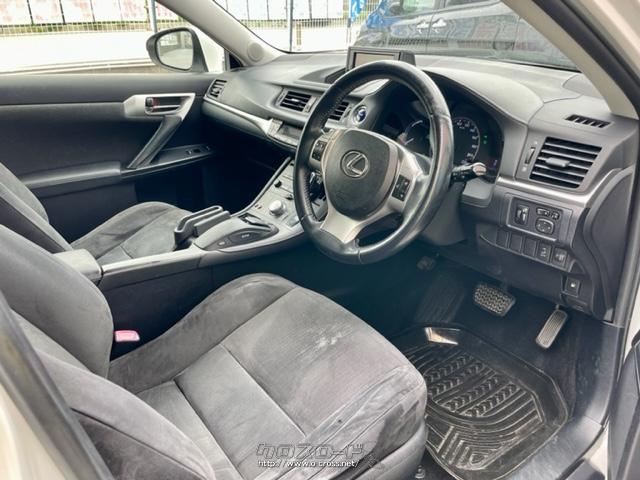 クッション性豊かなフロントシート レクサス CT