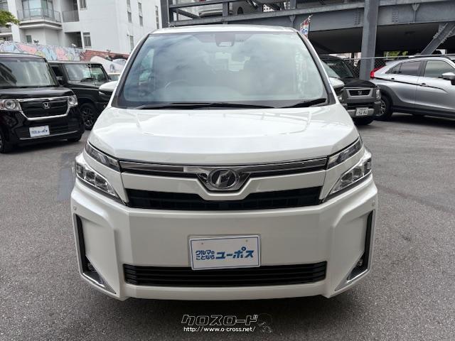 列シート7人/8人乗りの5ナンバーサイズを基本とし、全幅1735mmは3ナンバー登録となる。 トヨタ ヴォクシー