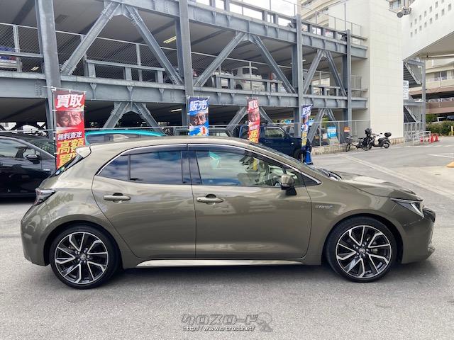 フロントエンブレム(国内カローラ専用)を一新。車名の頭文字「C」と3つの花冠をモチーフにしたシンボリックなエンブレムを採用した トヨタ カローラスポーツ