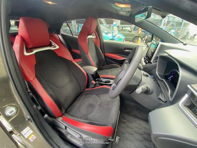 インテリアは、TNGAプラットフォームにより、インストルメントパネルの厚みを抑え、ワイド化も実現 トヨタ カローラスポーツ