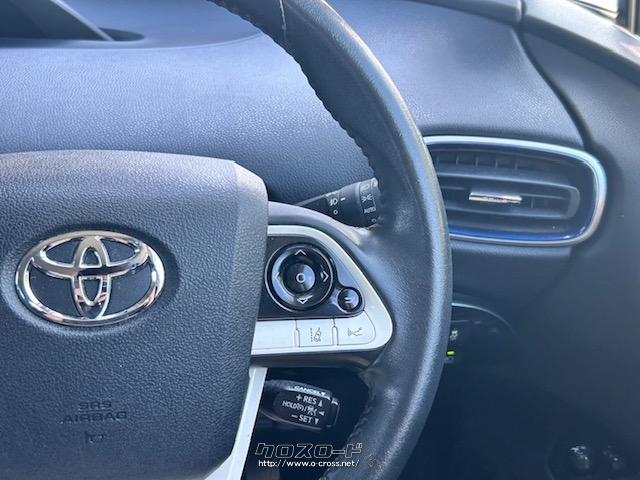 ハンドル右でディスプレイ操作とクルーズコントロールが利用できます トヨタ プリウス