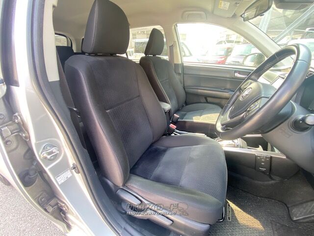 ホールド性のあるシート トヨタ カローラフィールダー