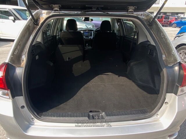 ユーポス奥武山店は軽自動車からミニバン、スポーツカーと様々な車両を展示しています トヨタ カローラフィールダー