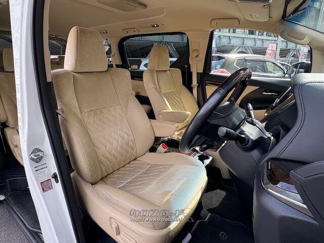 後席までスライド可能な助手席スーパーロングスライドシートが生み出す新たなシート トヨタ アルファード