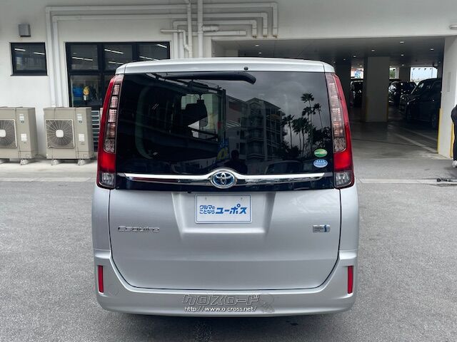 バッテリーはフロントシート下に配置することで、ゆったりくつろげる居住空間や トヨタ エスクァイア