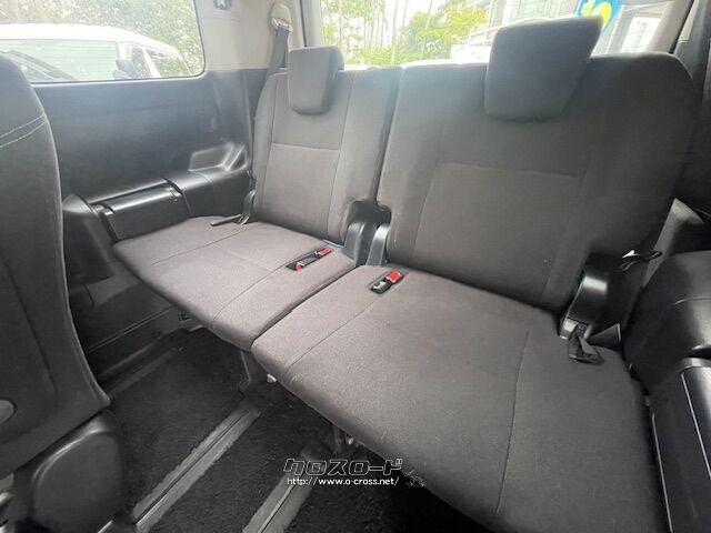 紳士のスーツ姿の襟元、さらには略称の「Esq」の文字をモチーフに車のアイデンティ トヨタ エスクァイア