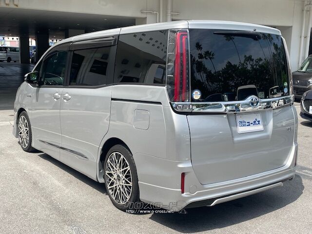 「ノア」のラインアップは、ハイブリッドシステムを搭載する「ハイブリッドG」 トヨタ ノア