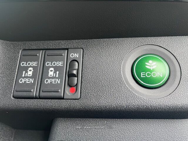 お問い合わせはユーポス奥武山店まで!098-852-0810 ホンダ ステップワゴン