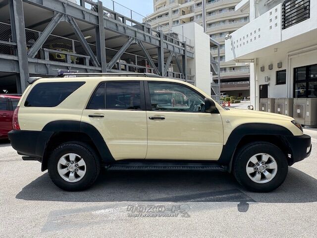 専用高剛性フレームを新設計した5ドアロングボディは、先代より一回り以上拡大された トヨタ ハイラックスサーフ