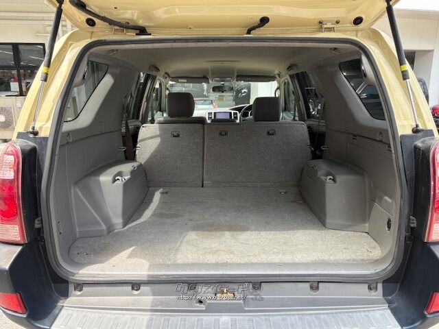 バリエーション展開は、上級SSR-GとSSR-Xの2タイプ。 トヨタ ハイラックスサーフ