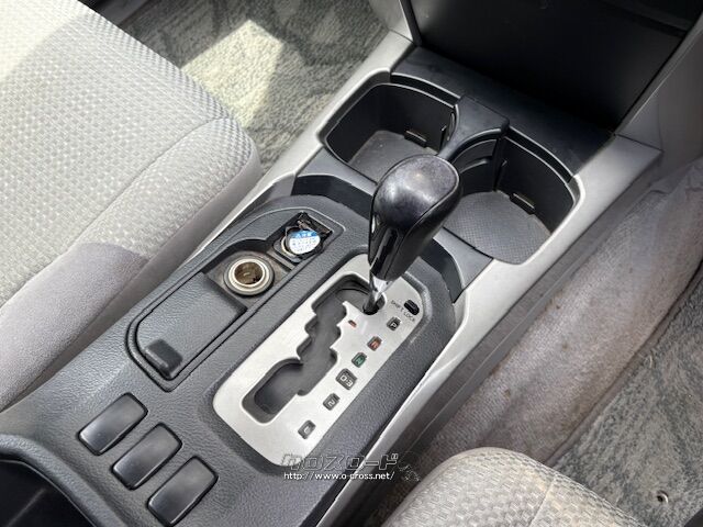 ミッションはゲート式フロアシフトの4ATのみ、FRとマルチモード4WDの駆動方式 トヨタ ハイラックスサーフ