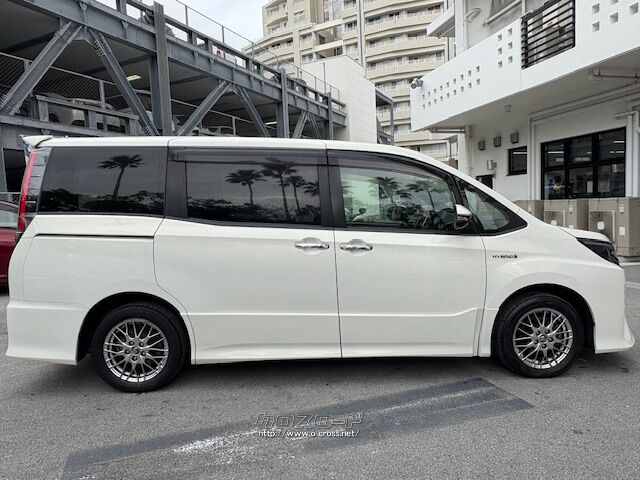 「ノア」のラインアップは、ハイブリッドシステムを搭載する。 トヨタ ノア