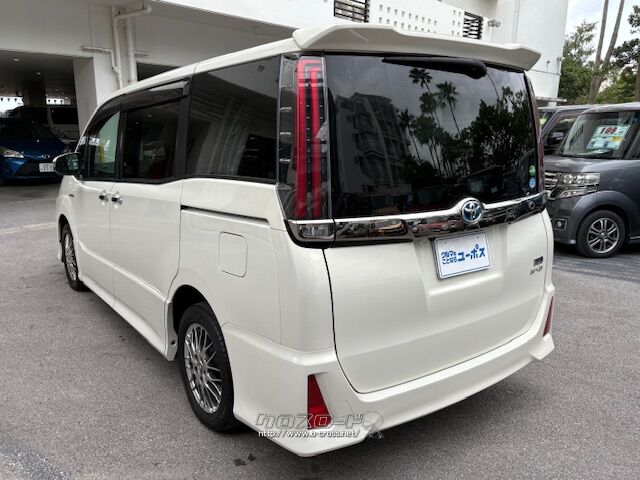 3列シート7人/8人乗りの5ナンバーサイズを基本、全幅1735mmは3ナンバー。 トヨタ ノア