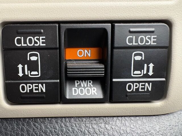 お問い合わせはユーポス奥武山店まで!098-852-0810 トヨタ ノア