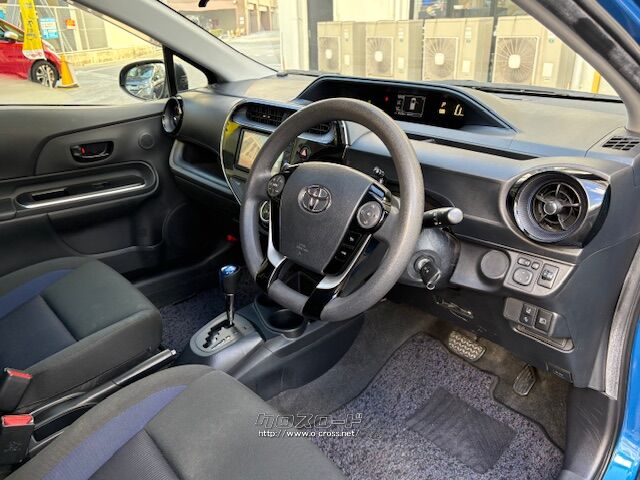 センタークラスターは一体となった面構成 トヨタ アクア