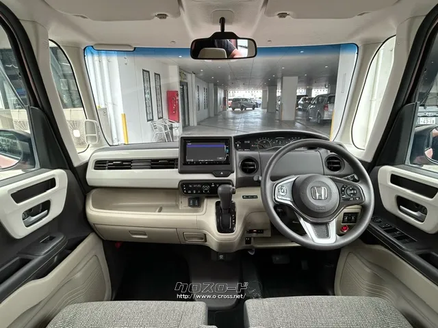 インテリアは、ベージュを基調に、カフェで過ごすようなリラックス空間を表現 ホンダ N-BOX