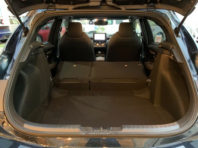 後席を倒す事で大きな荷物も積み込み可能に。 トヨタ カローラスポーツ