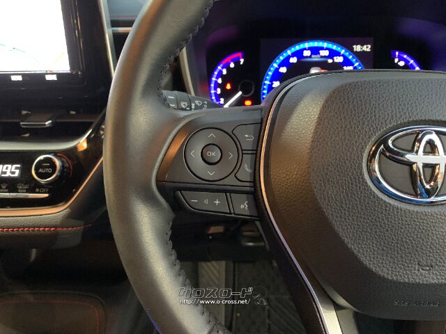 ステアリング左側にはオーディオの操作スイッチが配置されています。 トヨタ カローラスポーツ