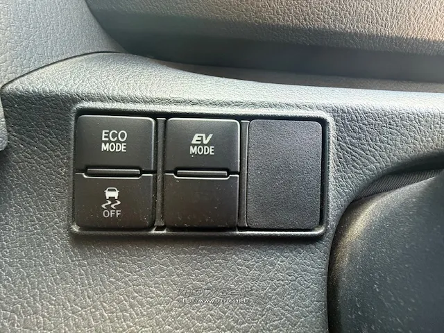 お問い合わせはユーポス奥武山店まで!098-852-0810 トヨタ シエンタ