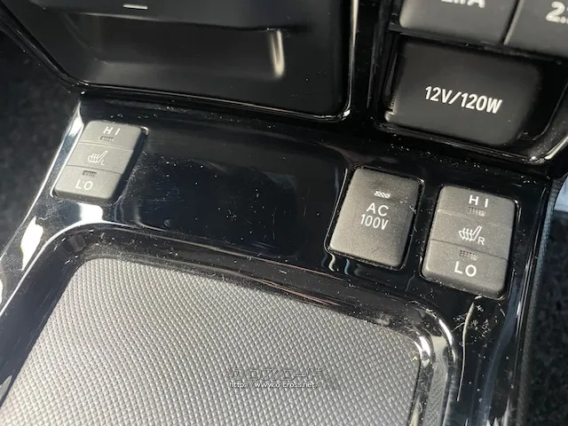 お問い合わせはユーポス奥武山店まで!098-852-0810 トヨタ エスクァイア