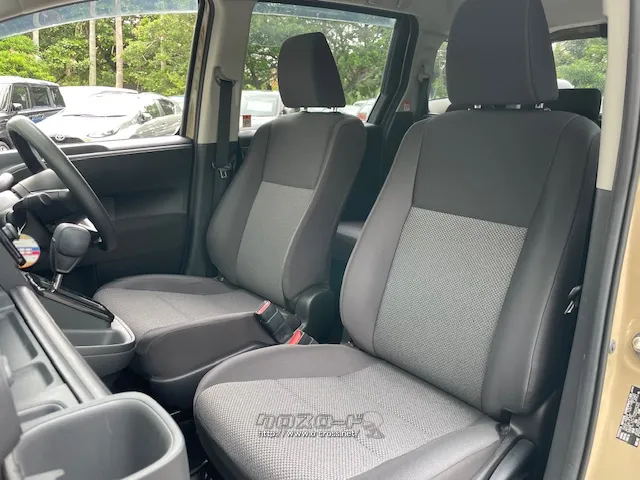 ファブリックを用いた薄く軽快な水平基調のインストルメントパネルを装備 トヨタ シエンタ