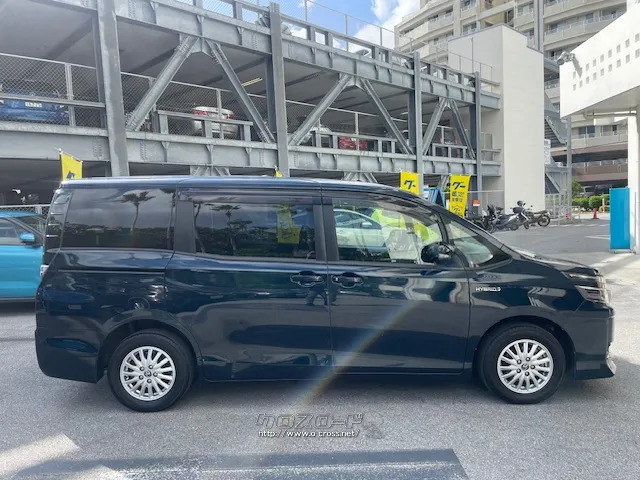 3列目シートまで吹き抜ける大きなグラスエリア トヨタ ヴォクシー