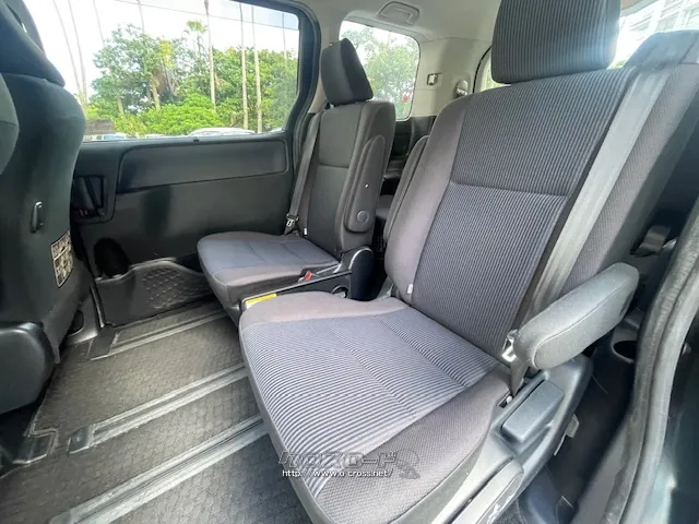 圧倒的な低燃費(JC08モード走行燃費23.8km/L)と航続距離を実現。 トヨタ ヴォクシー