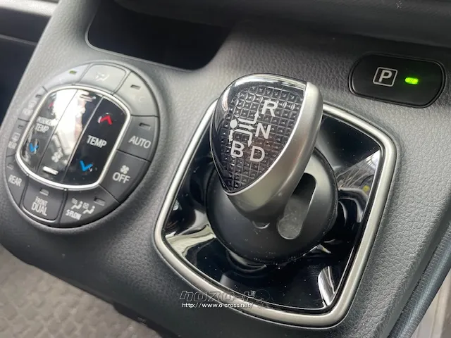 お問い合わせはユーポス奥武山店まで!098-852-0810 トヨタ ヴォクシー