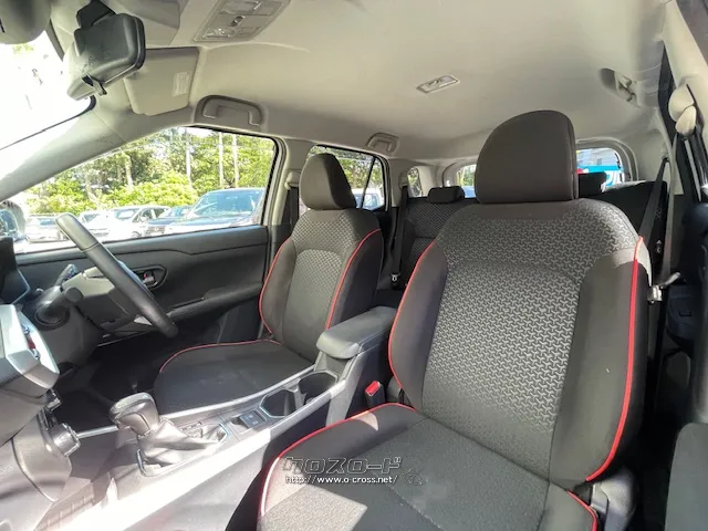 運転に集中できるドライバーズ空間を実現し、随所にメッキ加飾や赤のアクセントカラー トヨタ ライズ