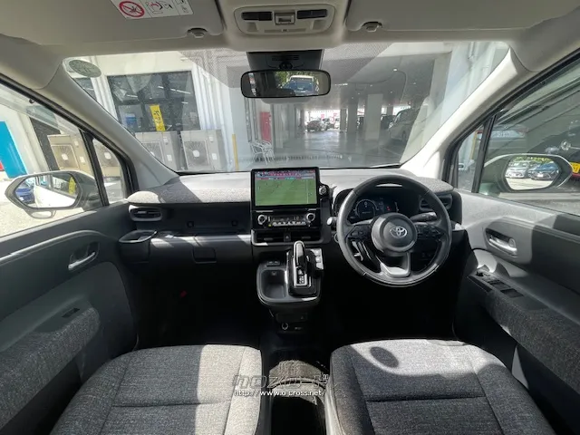 良好な視界と運転しやすい見切りを表現したルーミネスなウインドウ トヨタ シエンタ