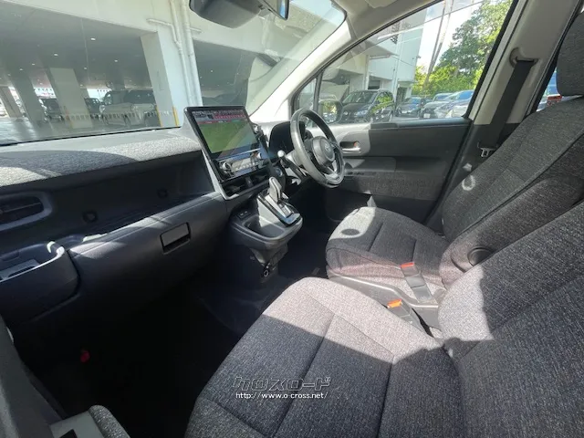 ファブリックを用いた薄く軽快な水平基調のインストルメントパネルを装備 トヨタ シエンタ