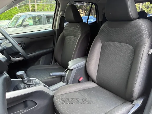 左手を伸ばした自然な位置に配置したシフトレバーで運転に集中できる空間を実現 トヨタ ライズ