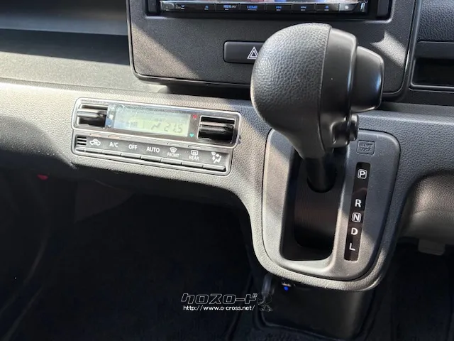 シンプルで使いやすいエアコン、シフト周り スズキ ワゴンR